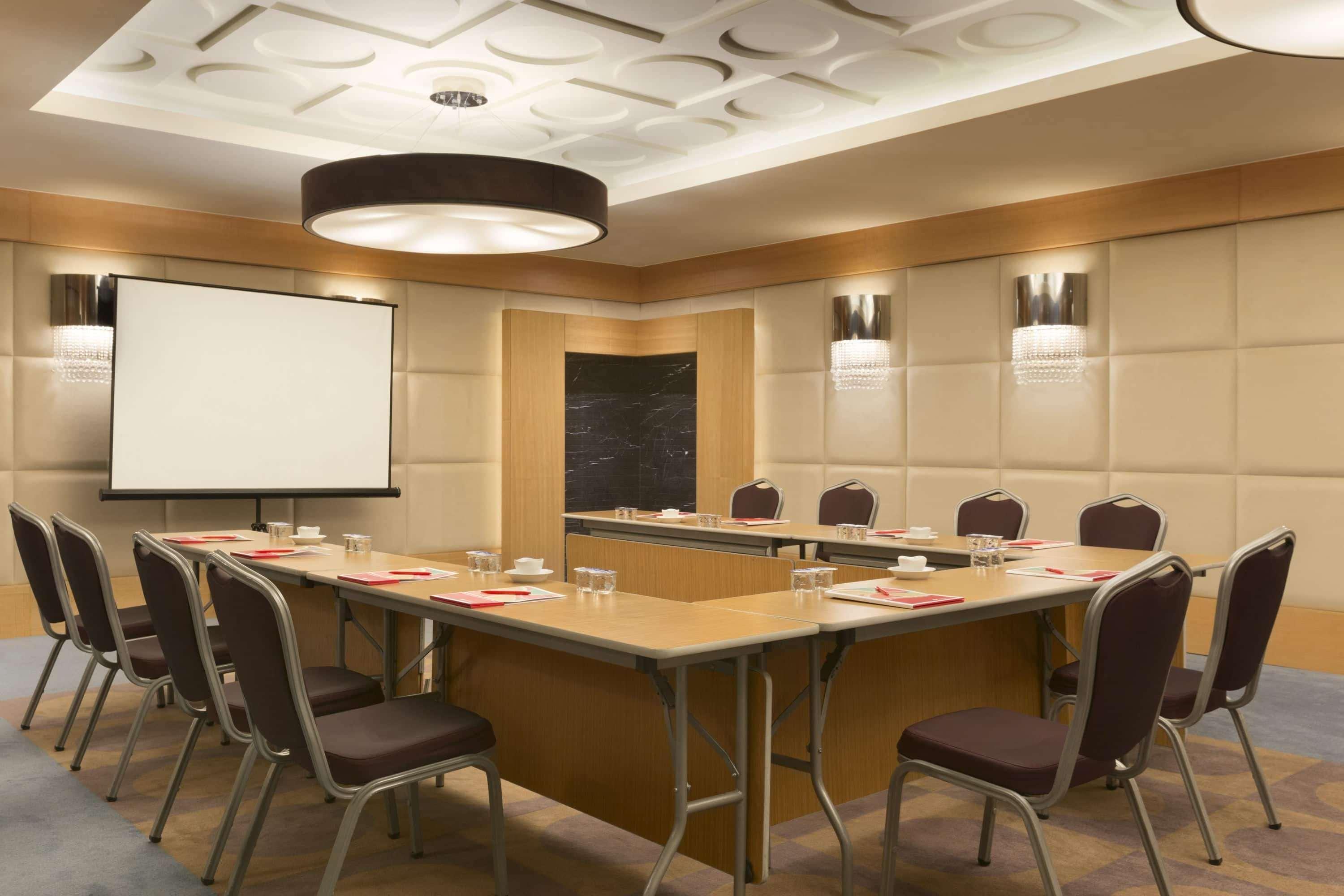 Ramada Plaza Antalya Hotel Bagian luar foto A meeting room