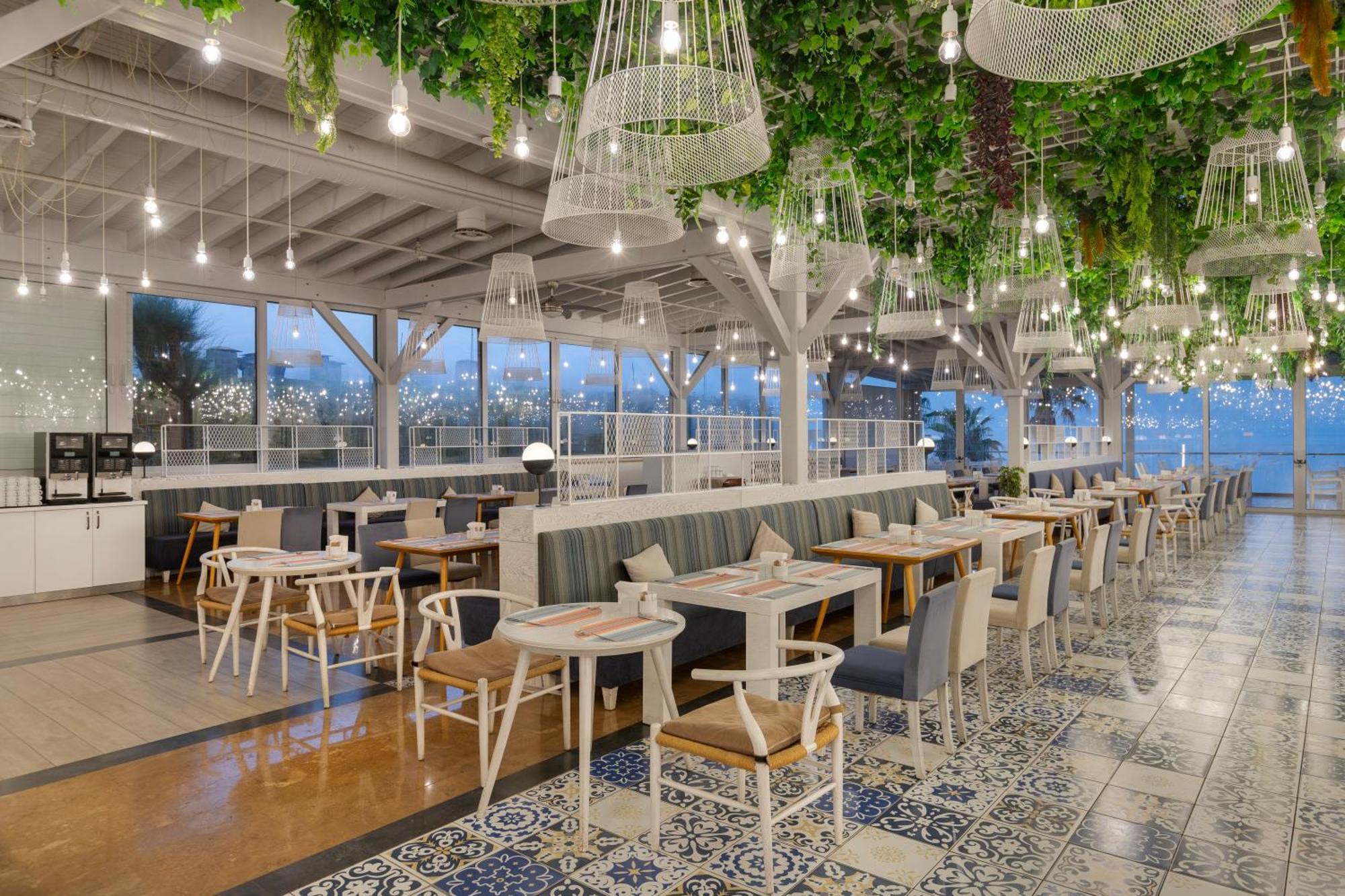 Ramada Plaza Antalya Hotel Bagian luar foto The interior of the new terminal
