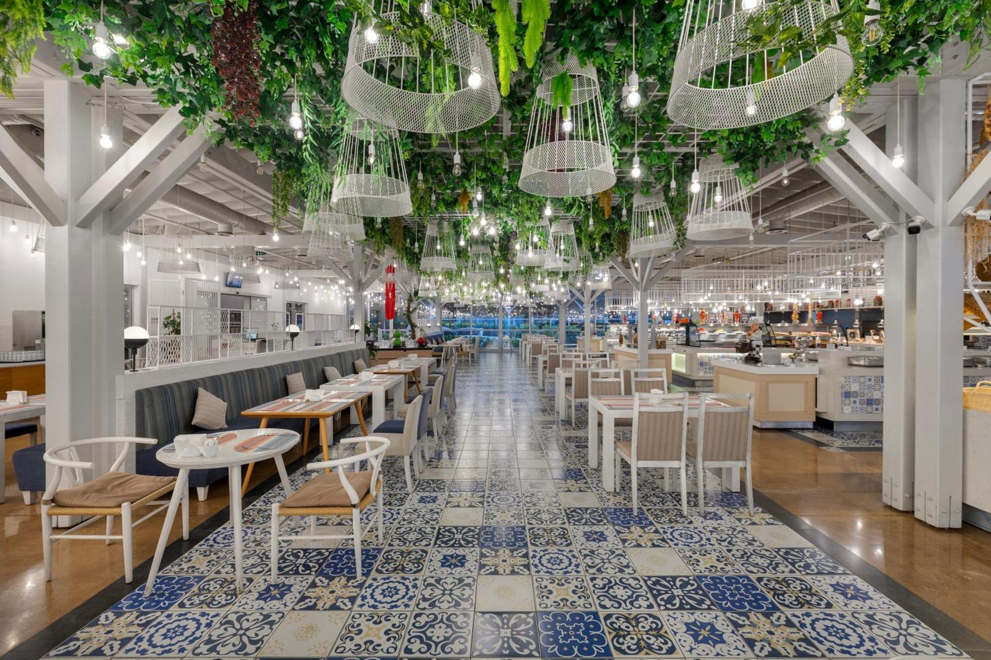Ramada Plaza Antalya Hotel Bagian luar foto The interior of the new terminal