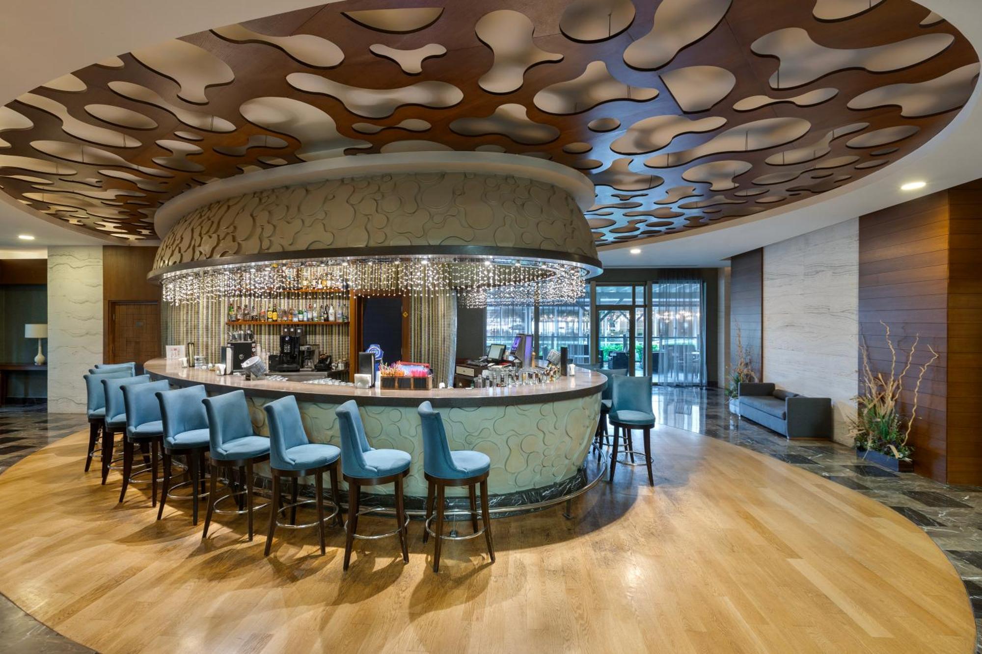 Ramada Plaza Antalya Hotel Bagian luar foto The bar at the lounge