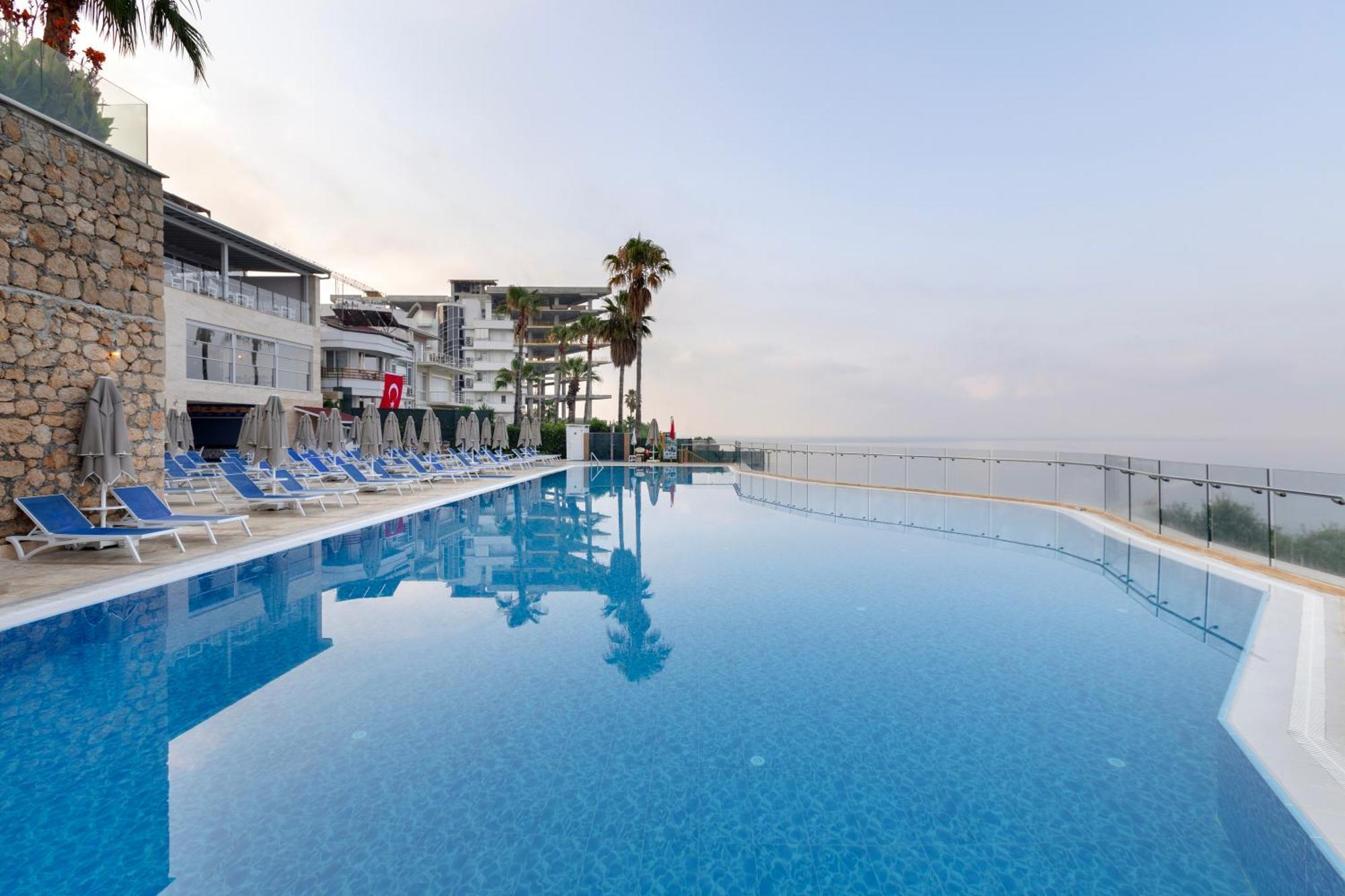 Ramada Plaza Antalya Hotel Bagian luar foto Infinity pool at a hotel in Crete, Greece