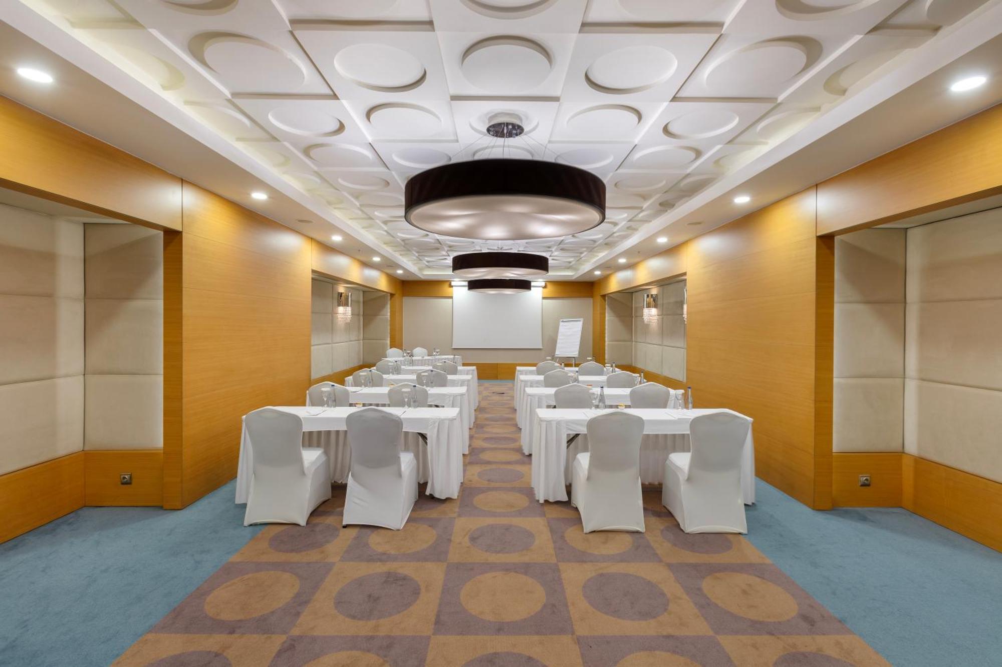 Ramada Plaza Antalya Hotel Bagian luar foto Meeting room at the hotel
