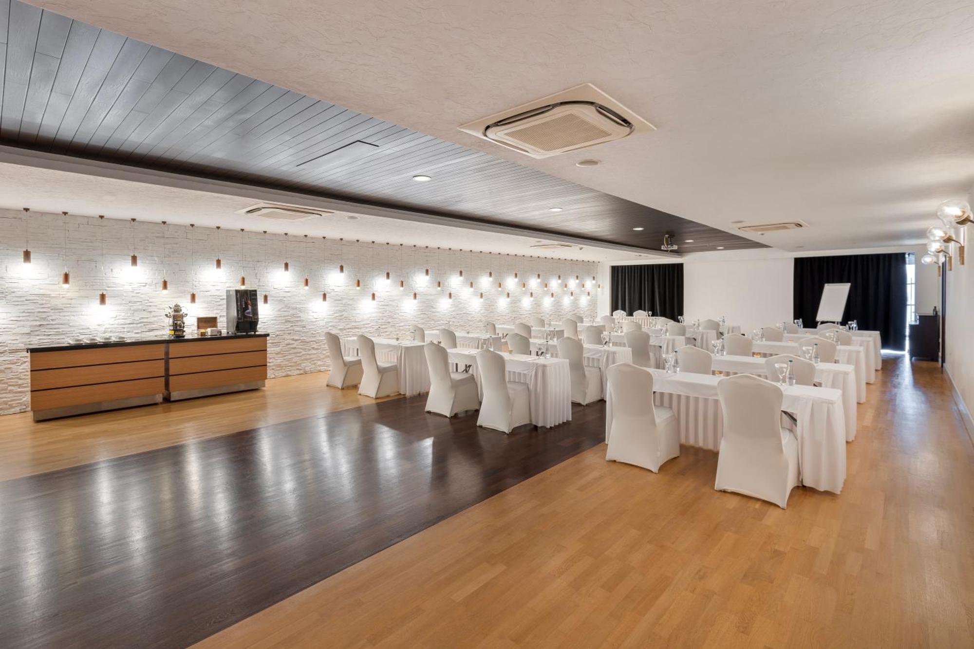 Ramada Plaza Antalya Hotel Bagian luar foto Meeting room