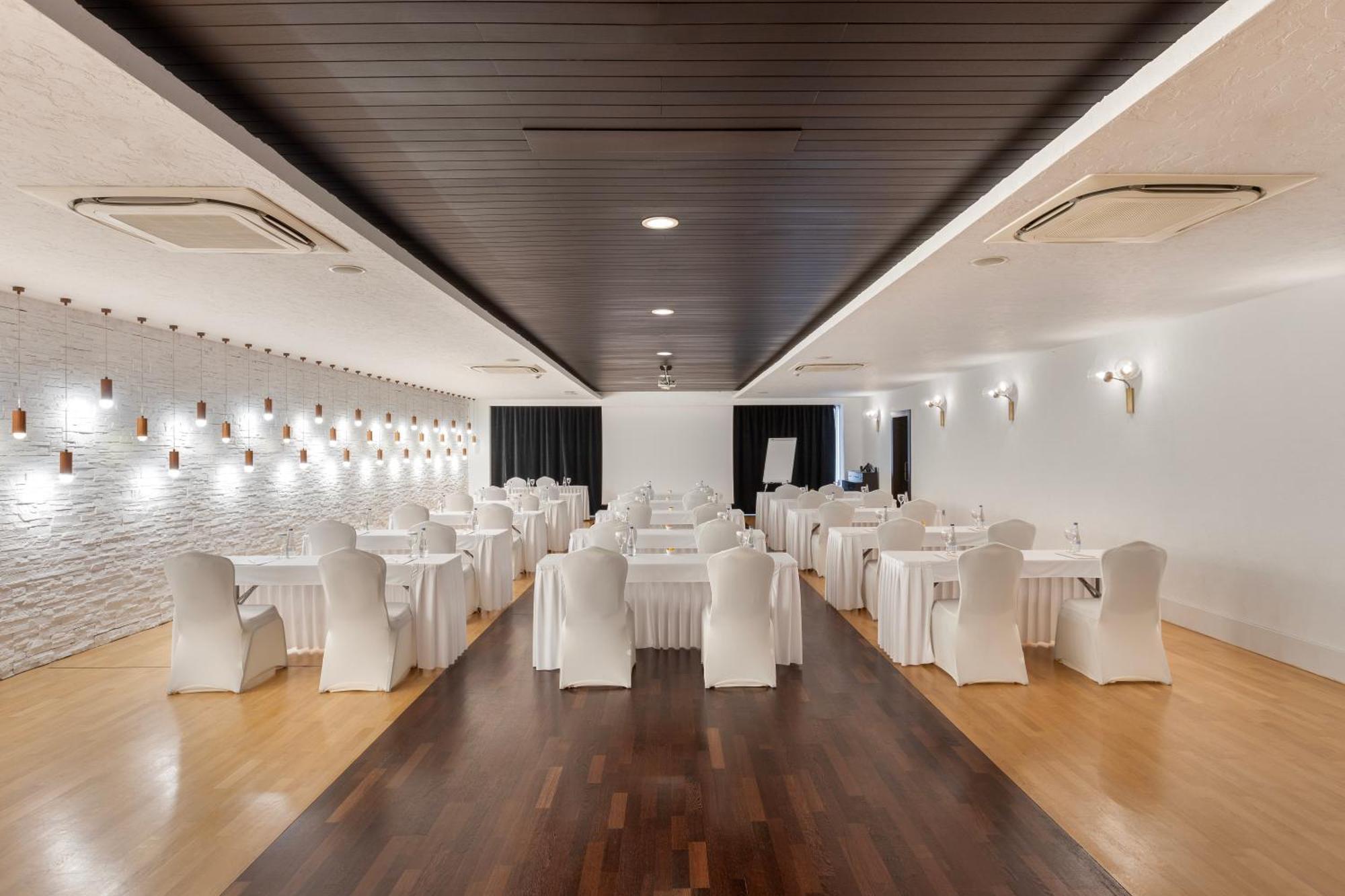 Ramada Plaza Antalya Hotel Bagian luar foto The interior of the hotel