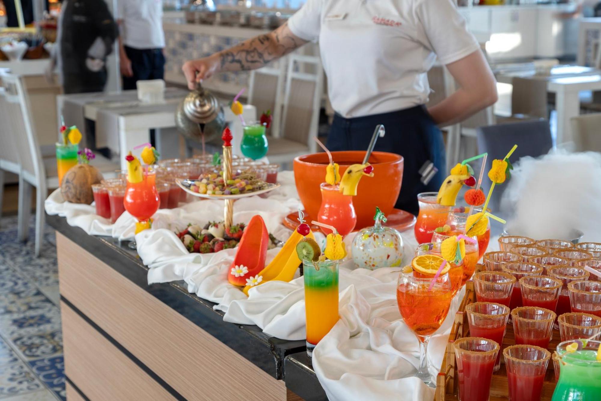 Ramada Plaza Antalya Hotel Bagian luar foto A selection of non-alcoholic drinks