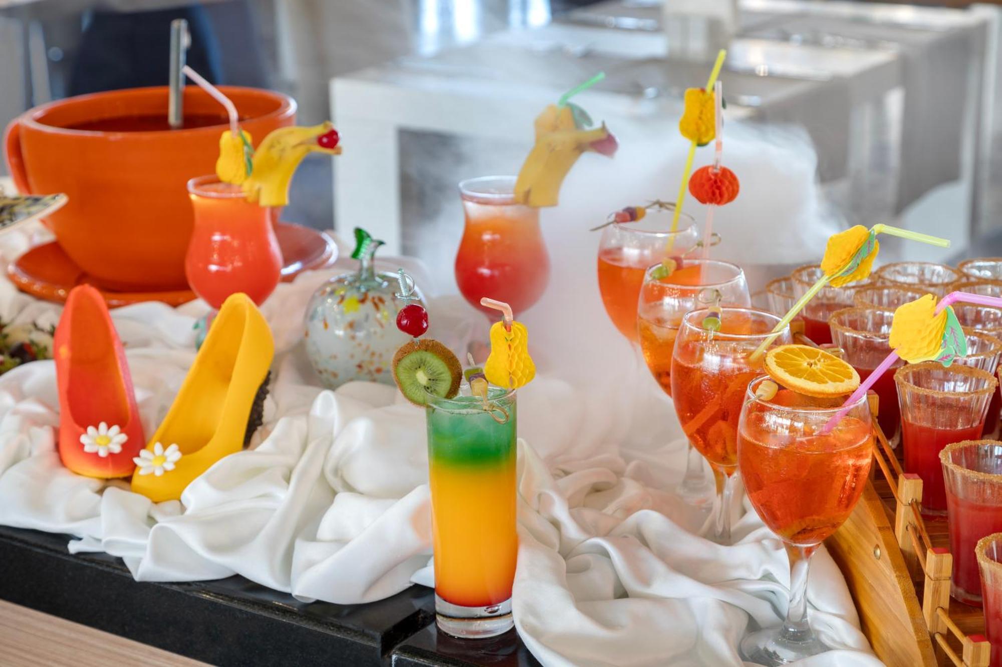 Ramada Plaza Antalya Hotel Bagian luar foto Non-alcoholic drinks