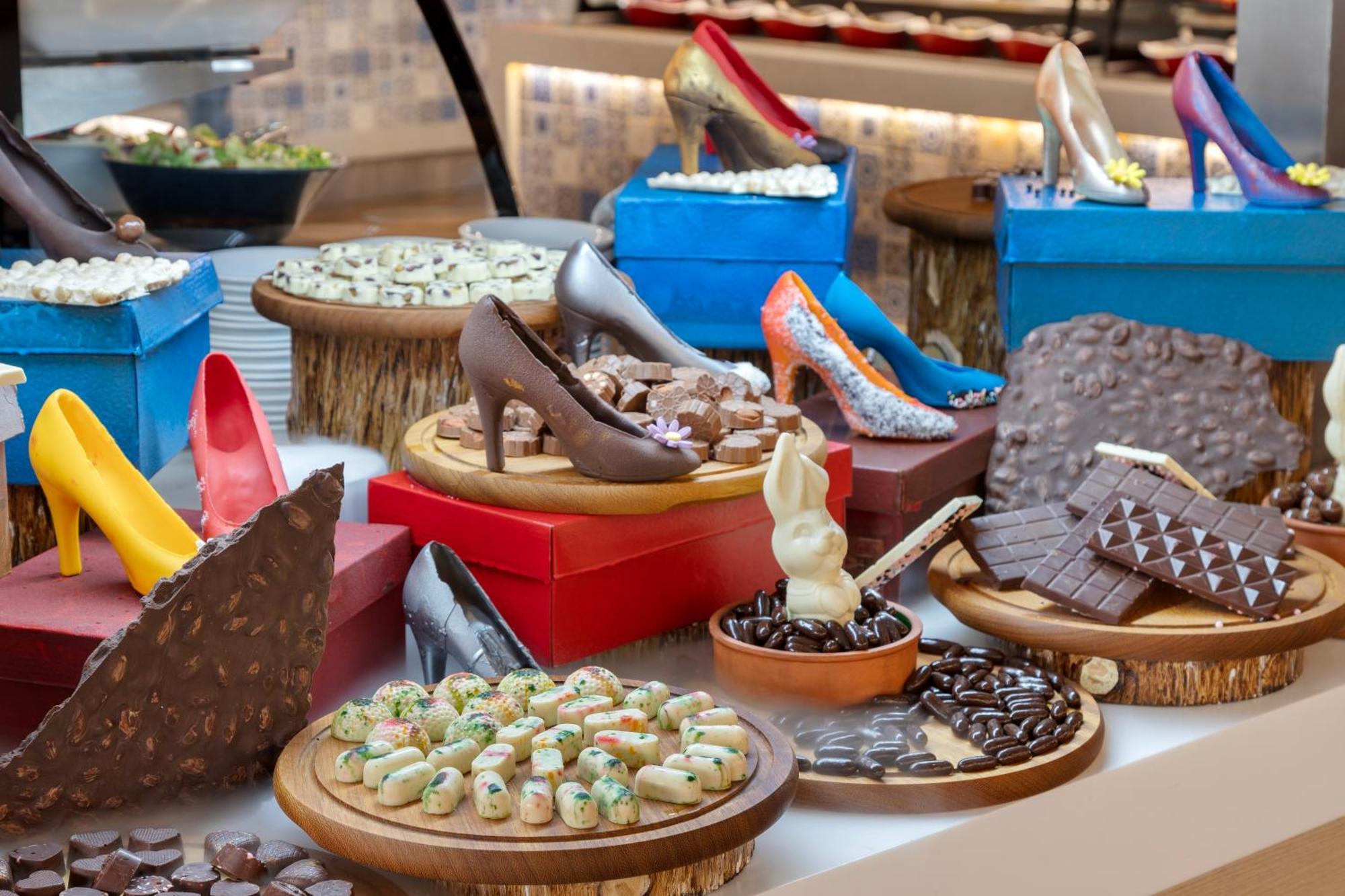 Ramada Plaza Antalya Hotel Bagian luar foto Chocolate shoes