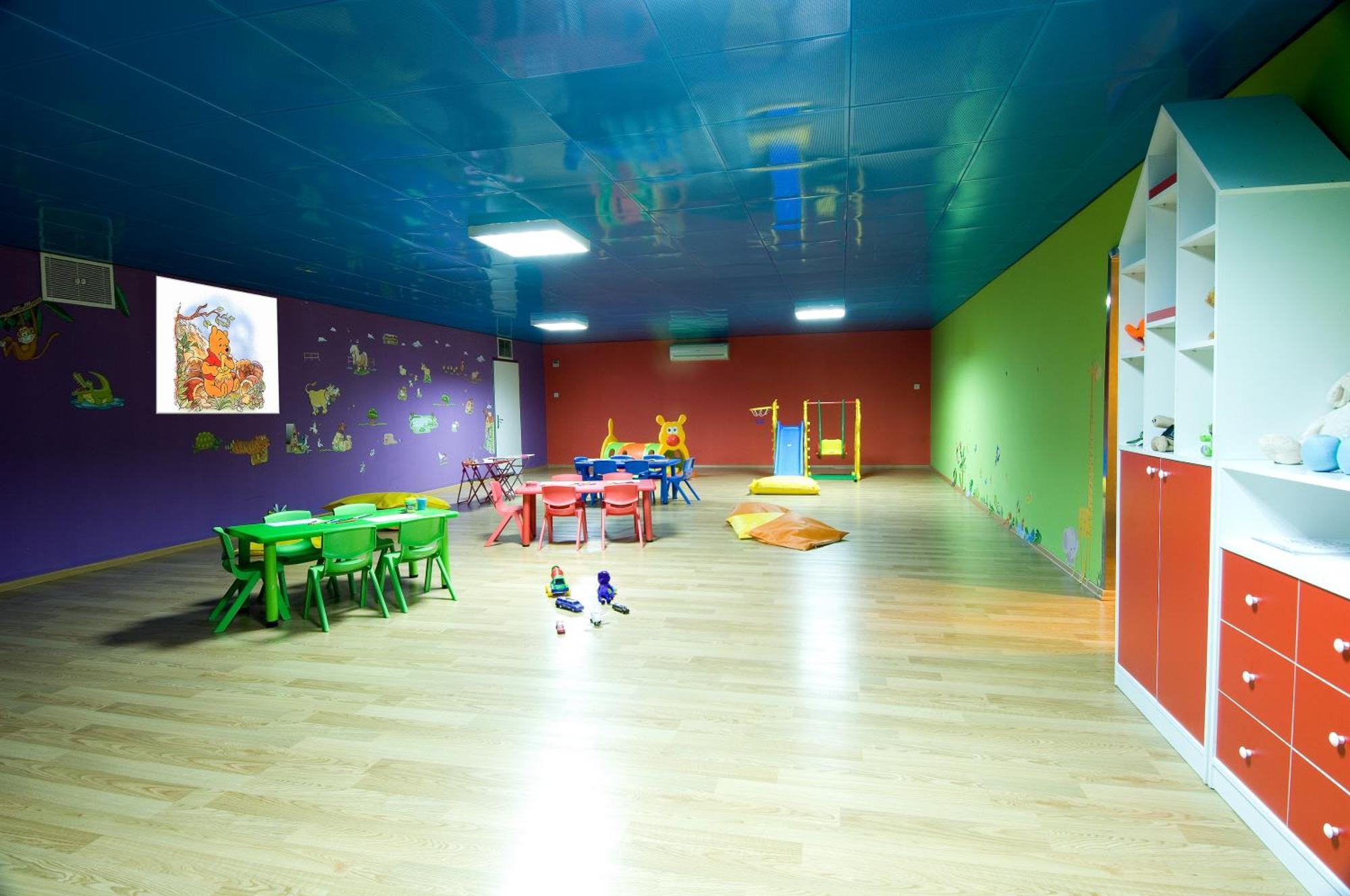 Ramada Plaza Antalya Hotel Bagian luar foto A nursery in Spain