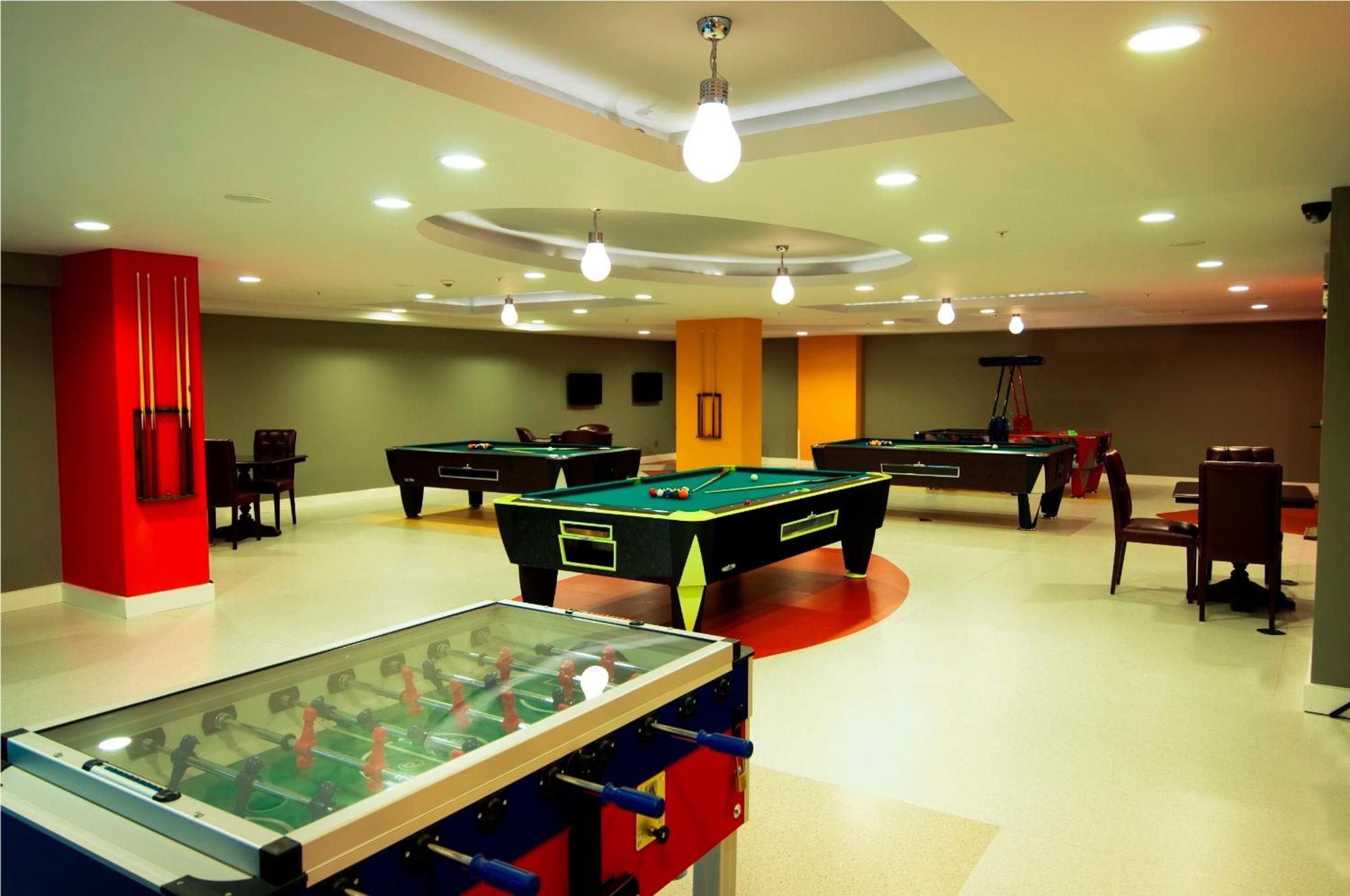 Ramada Plaza Antalya Hotel Bagian luar foto Games Room