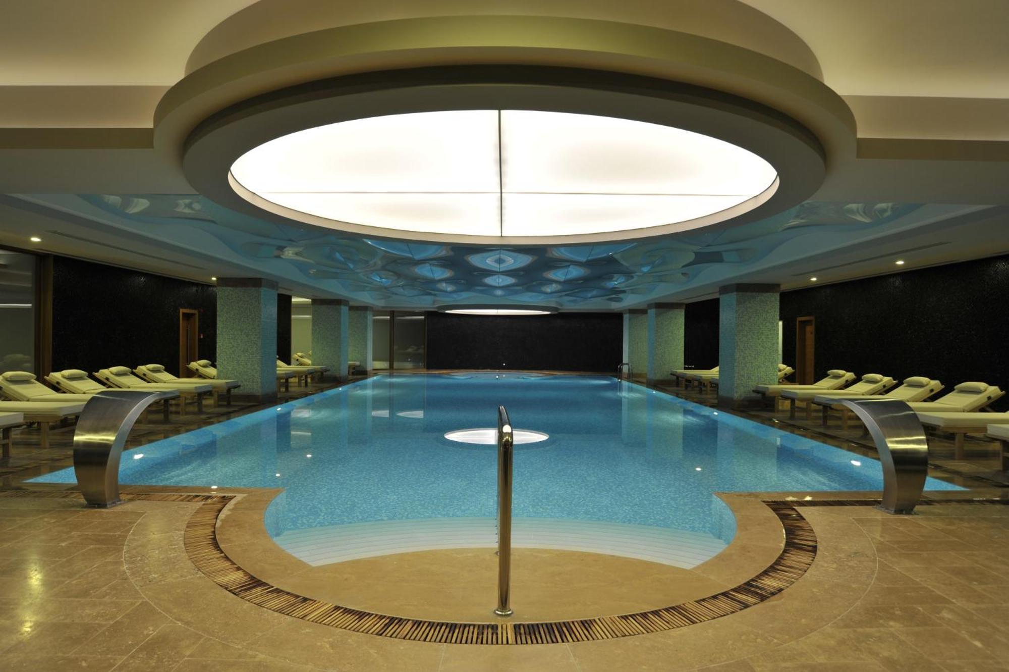 Ramada Plaza Antalya Hotel Bagian luar foto The pool at the spa