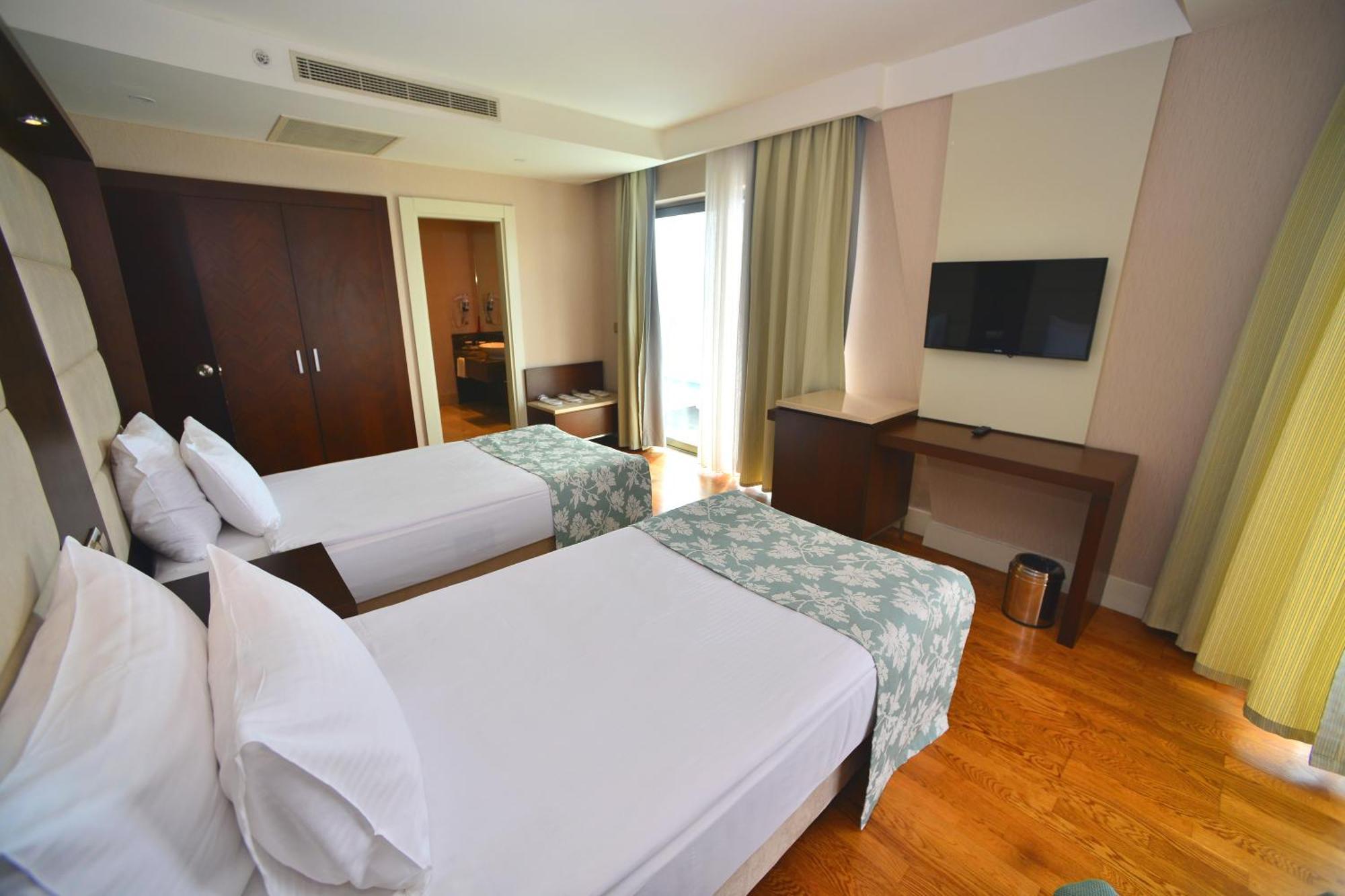 Ramada Plaza Antalya Hotel Bagian luar foto