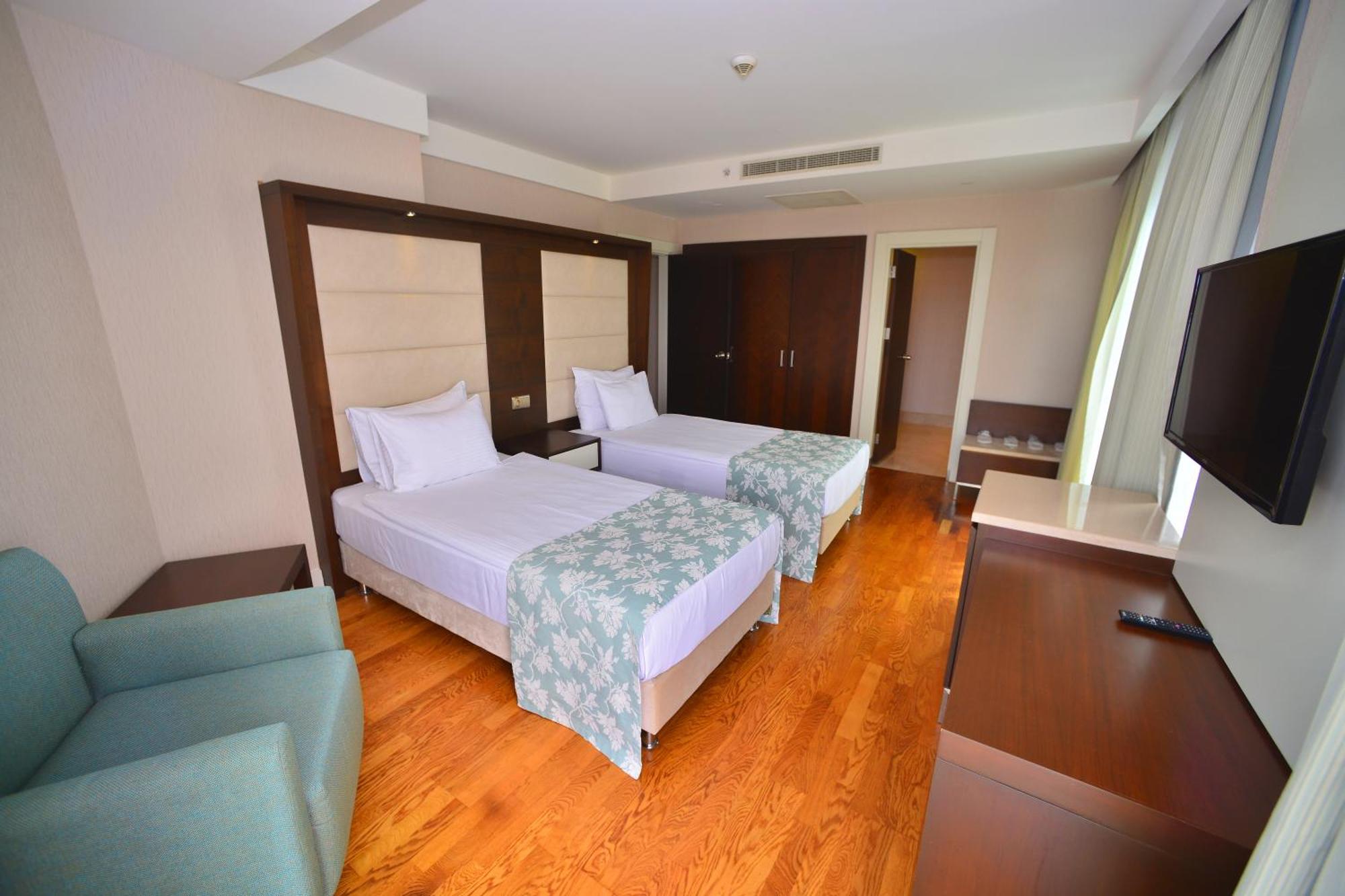 Ramada Plaza Antalya Hotel Bagian luar foto