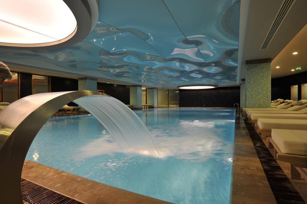 Ramada Plaza Antalya Hotel Bagian luar foto The pool at the spa
