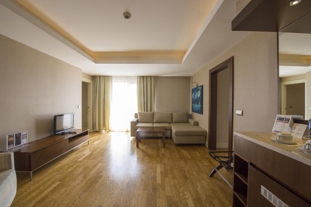Ramada Plaza Antalya Hotel Bagian luar foto Suite